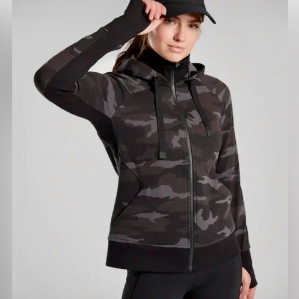Athleta Triumph hoodie. Printed Camo. Size M.